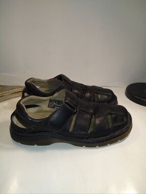 Dr. Doc Martens 8B77 Black Leather Fisherman Sandals Men's sz 9M.